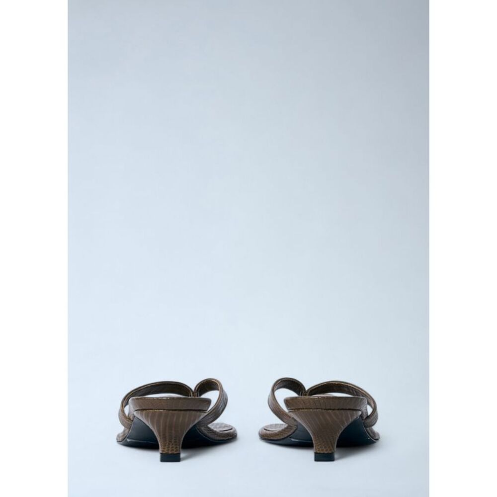 Toteme Women Lizard-Embossed Flip Flops - Picture 5 of 7